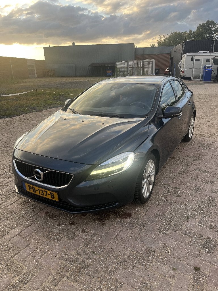 Volvo V40 1.5 T2 122PK Geartronic 2017 Blauw, Dealer onderhouden, Stof, 1498 cc, 4 cilinders