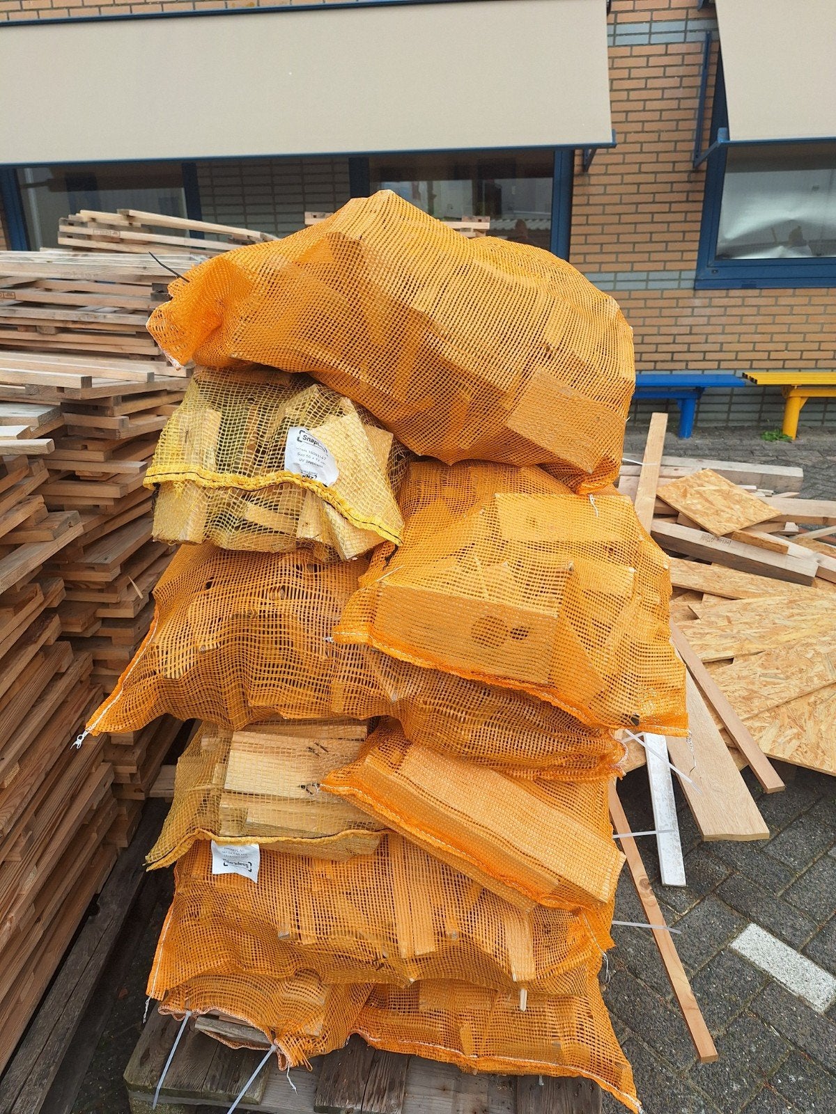 30 zakken brandhout van 70 liter, Tuin en Terras, Minder dan 3 m³, Ophalen, Overige houtsoorten, Blokken