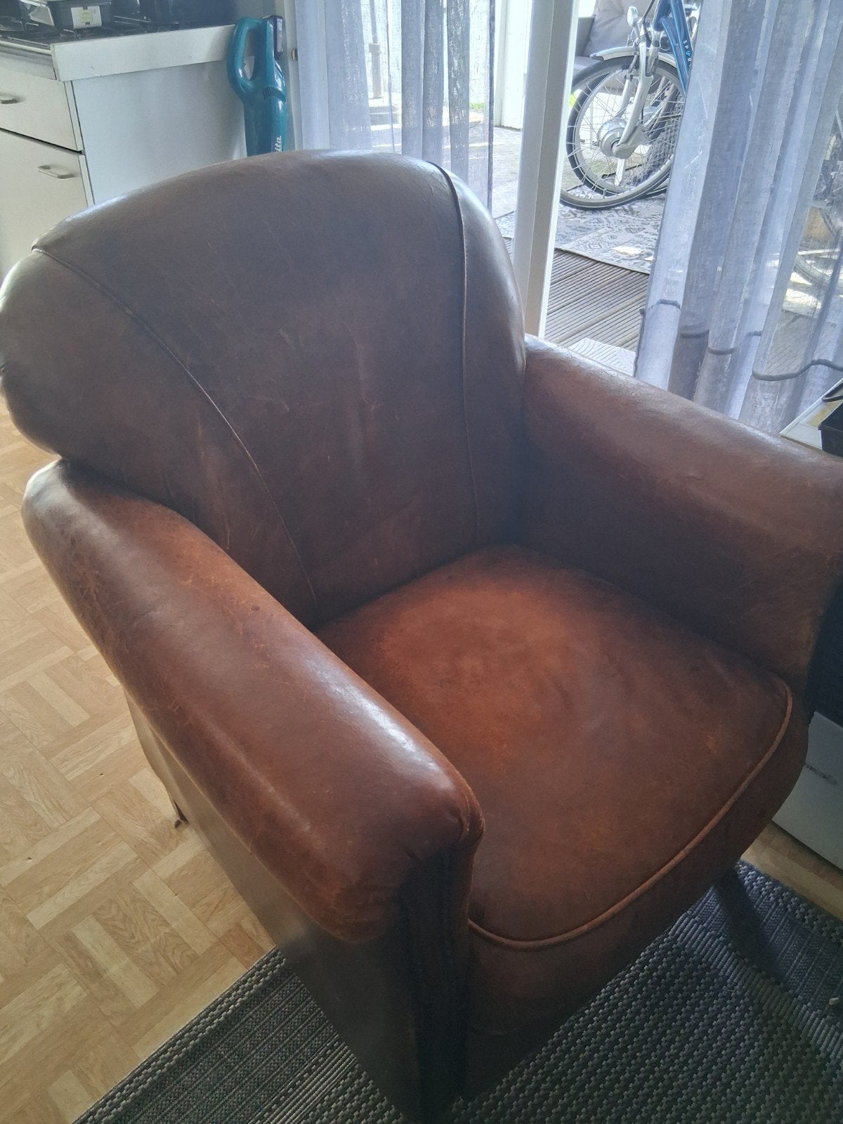 Retro / vintage fauteuil leer bruin, Ophalen, Gebruikt, 50 tot 75 cm, Leer