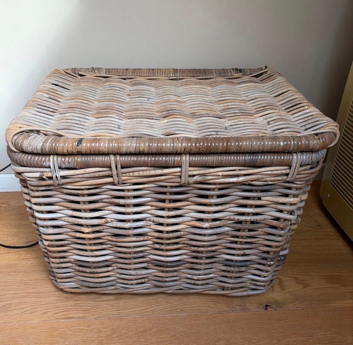 Mooie rieten opbergkist met deksel, Huis en Inrichting, Overige materialen, 50 tot 100 cm, Ophalen of Verzenden, Zo goed als nieuw