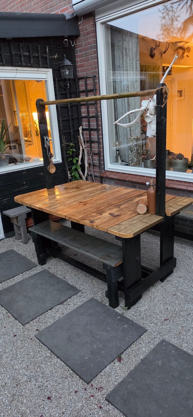 Mooie rustieke tuintafel met nieuwe lak, Ophalen