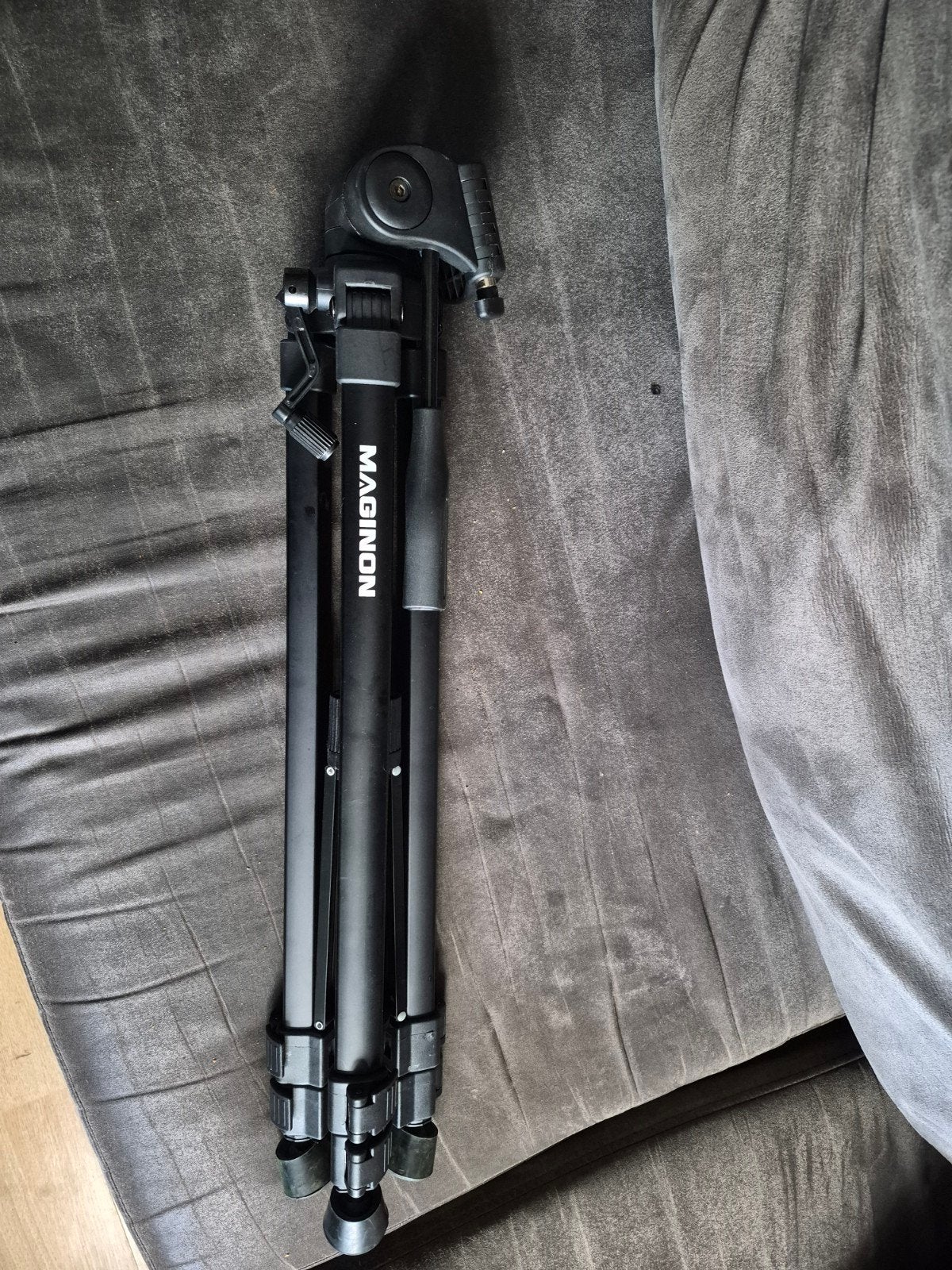 Maginon Driepoot Statief - Gebruikt, Audio, Tv en Foto, Fotografie | Statieven en Balhoofden, Gebruikt, Driepoot, 125 cm of minder