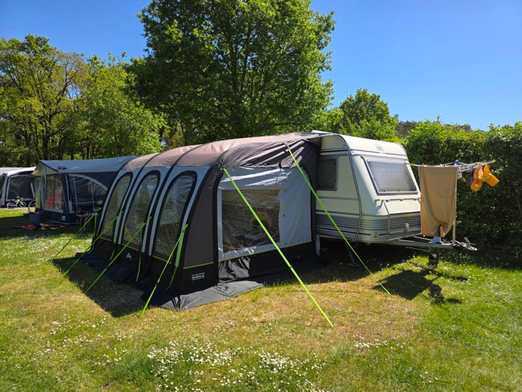 TEC Tour 490 met stapelbed - Ideaal voor gezinnen!, Caravans en Kamperen, Rondzit, Particulier, 4 tot 5 meter, Tot en met 5