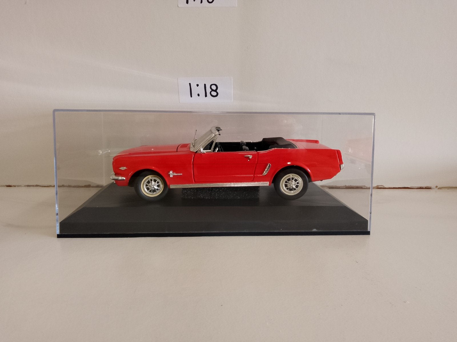 Solido - 64' Ford Mustang Convertible, Hobby en Vrije tijd, Modelauto's | 1:18, Ophalen of Verzenden, Zo goed als nieuw, Auto