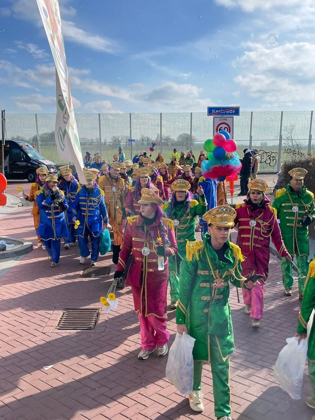 Carnavalspak Beatles Sgt Pepper naar eigen ontwerp, Kleding | Dames, Ophalen of Verzenden, Zo goed als nieuw, Maat 46/48 (XL) of groter