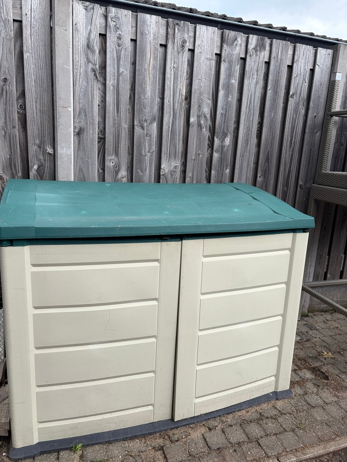 Keter - Kunststof berging voor containers of fietsen, Tuin en Terras, Ophalen, Gebruikt, Kunststof, Containerberging