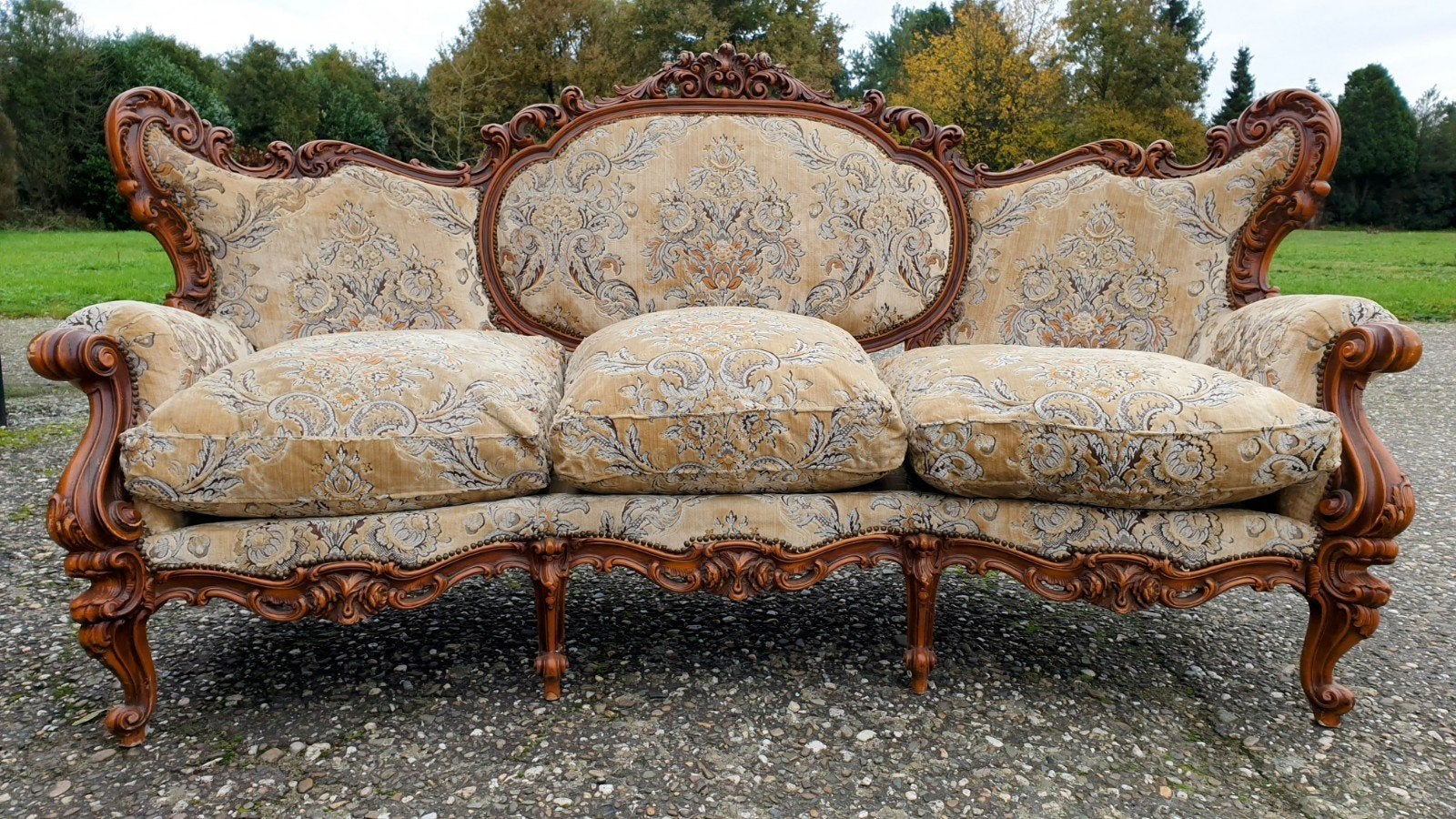 Barok bank met fauteuils, Ophalen
