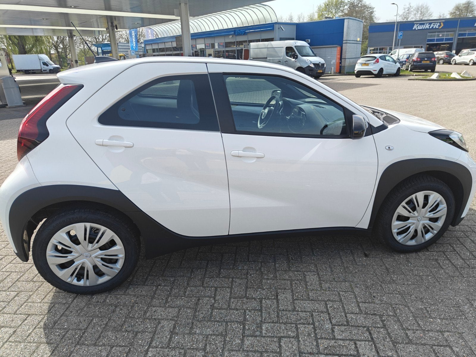 Toyota Aygo X 1.0 Vvt-i 2024 Wit, Auto's, 21 km/l, Adaptive Cruise Control, Stof, Zwart