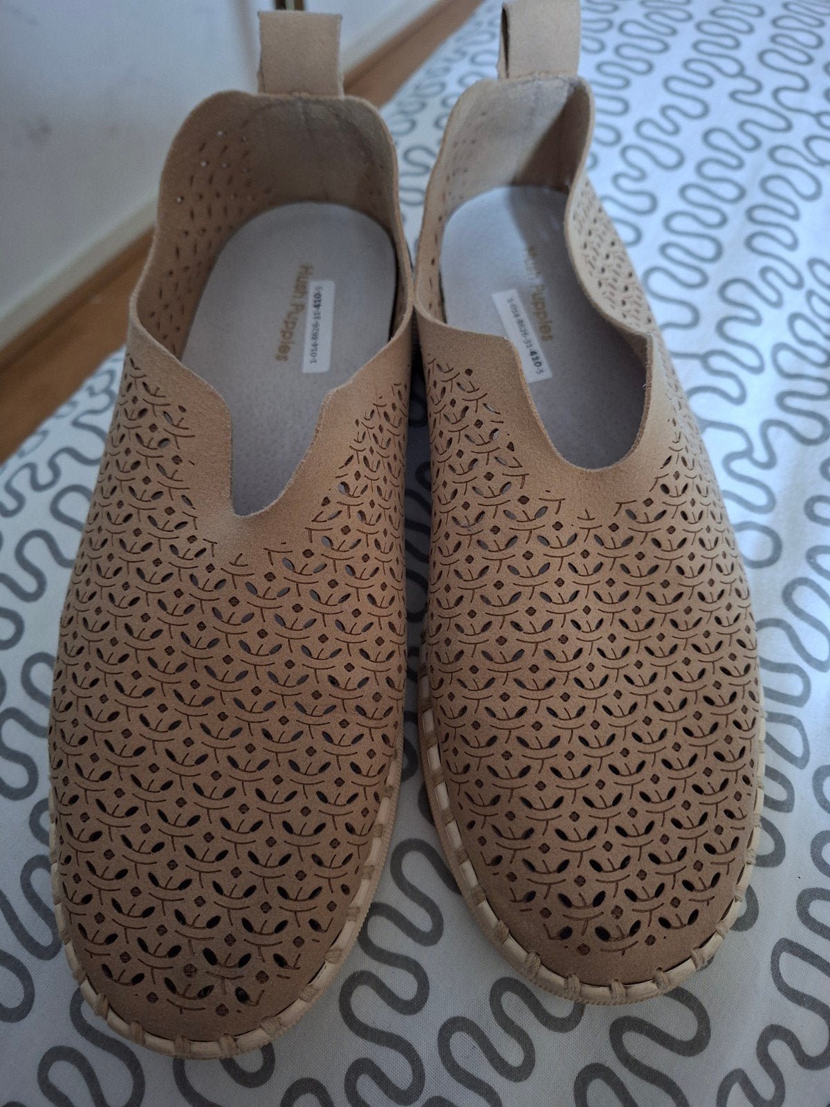 Hush Puppies Instappers - Zo goed als nieuw, Ophalen of Verzenden, Zo goed als nieuw, Beige, Instappers