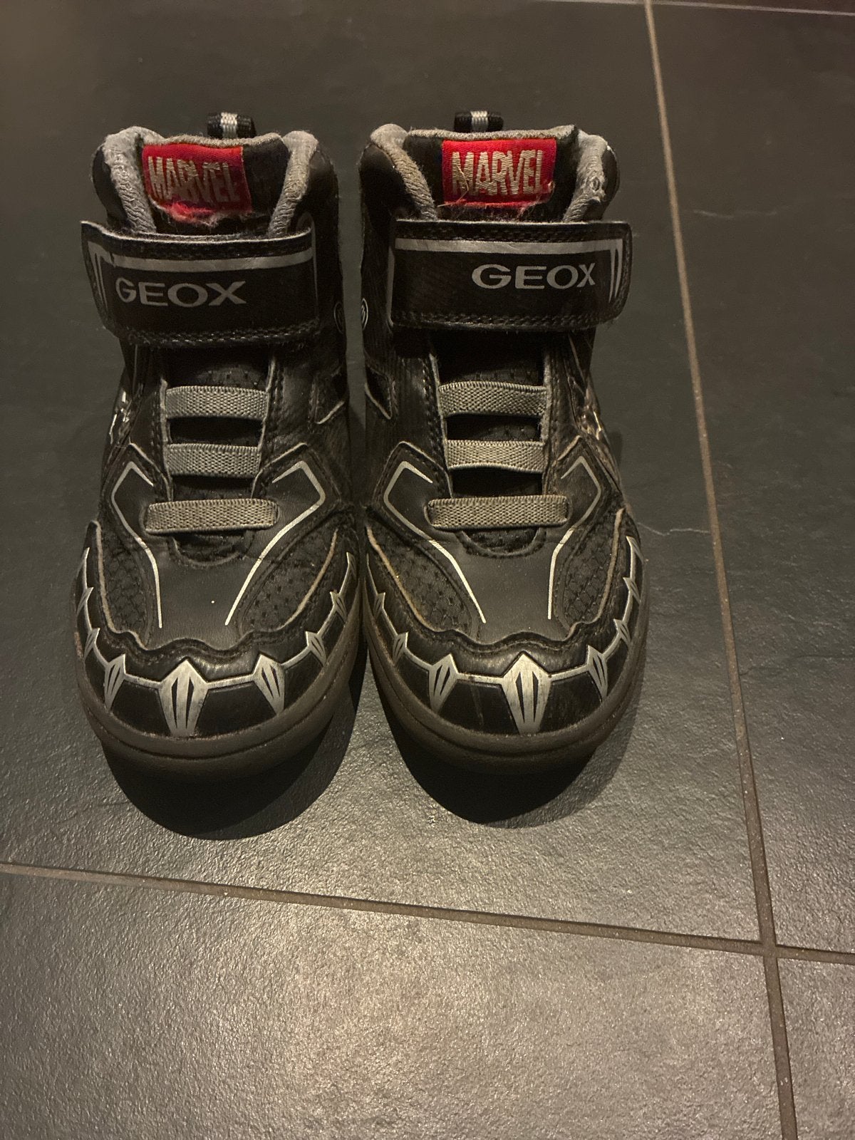 Geox Marvel Black Panther schoenen met lichtjes maat 31, Ophalen of Verzenden, Gebruikt, Jongen, Schoenen