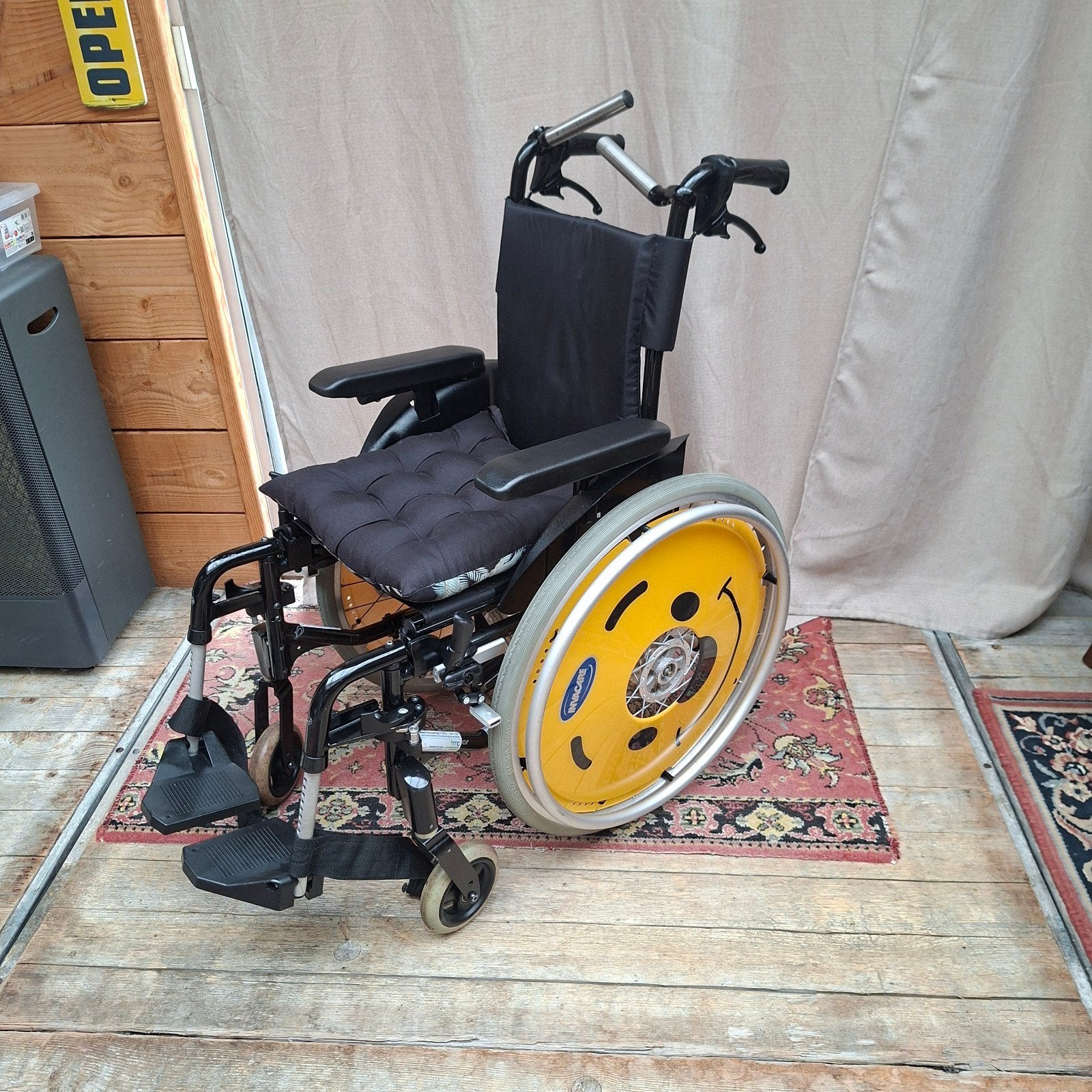 Kinderrolstoel Action3 Junior van Invacare, Ophalen