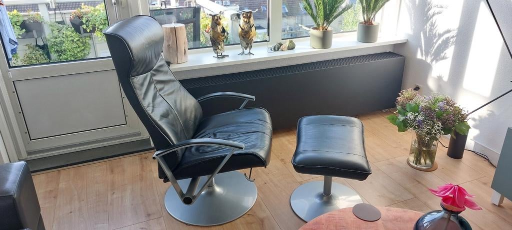 Fauteuil zwart leder, Huis en Inrichting, Fauteuils, Ophalen, Zo goed als nieuw, Modern, 50 tot 75 cm