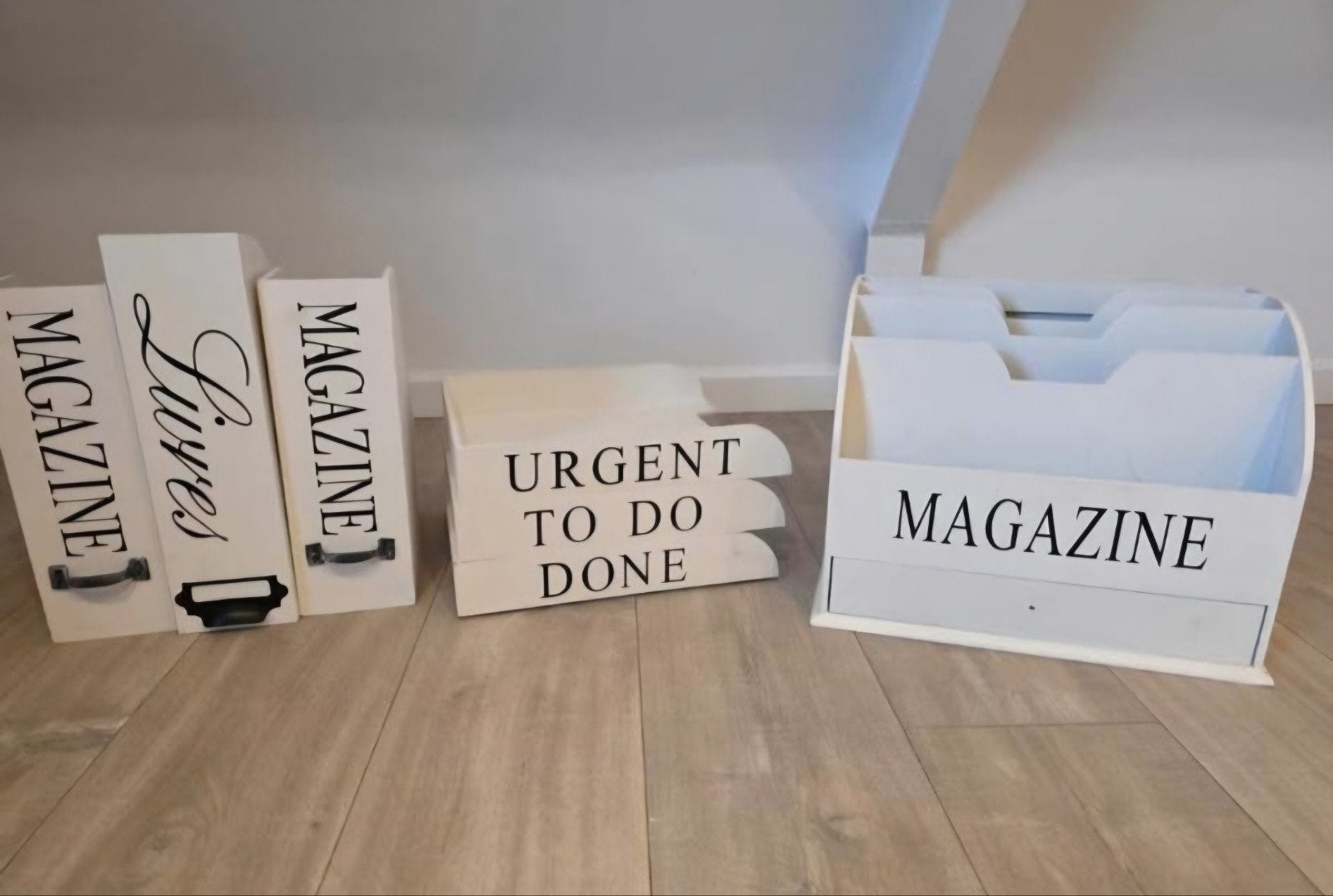 Set van 5 Witte Houten Tijdschriftenhouders en Krantenbakken, Ophalen, Meerdere vakken, Gebruikt, Modern