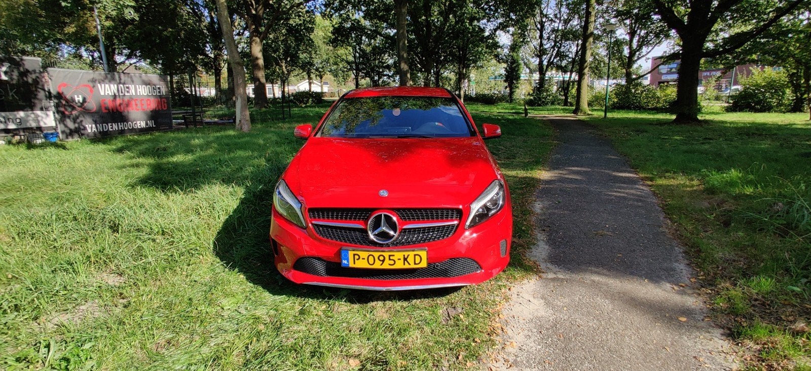 Mercedes-Benz A-Klasse A180 BE 122pk 2017 Rood, Voorwielaandrijving, Stof, Achteruitrijcamera, 4 cilinders
