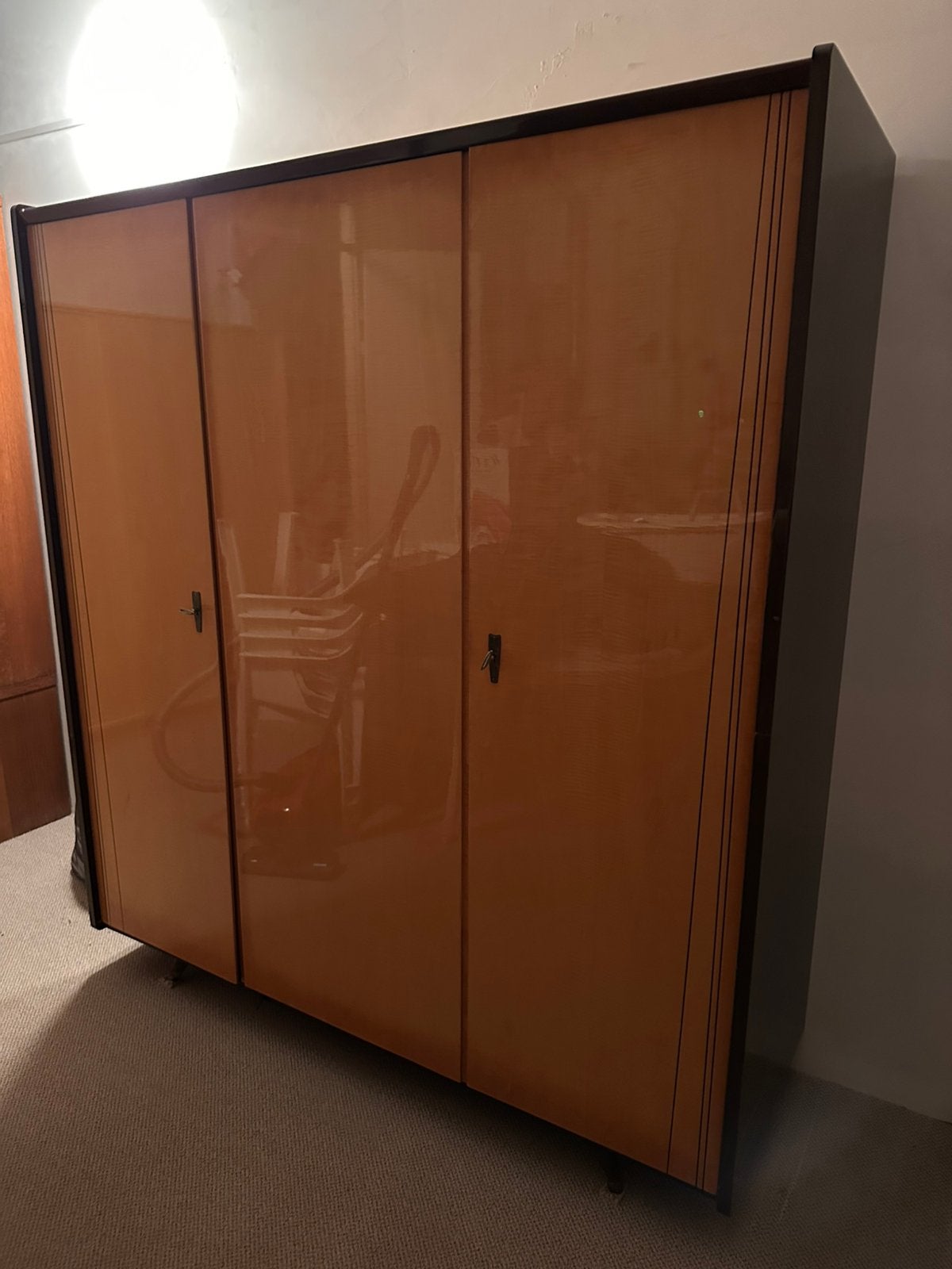 Solide vintage klerenkast