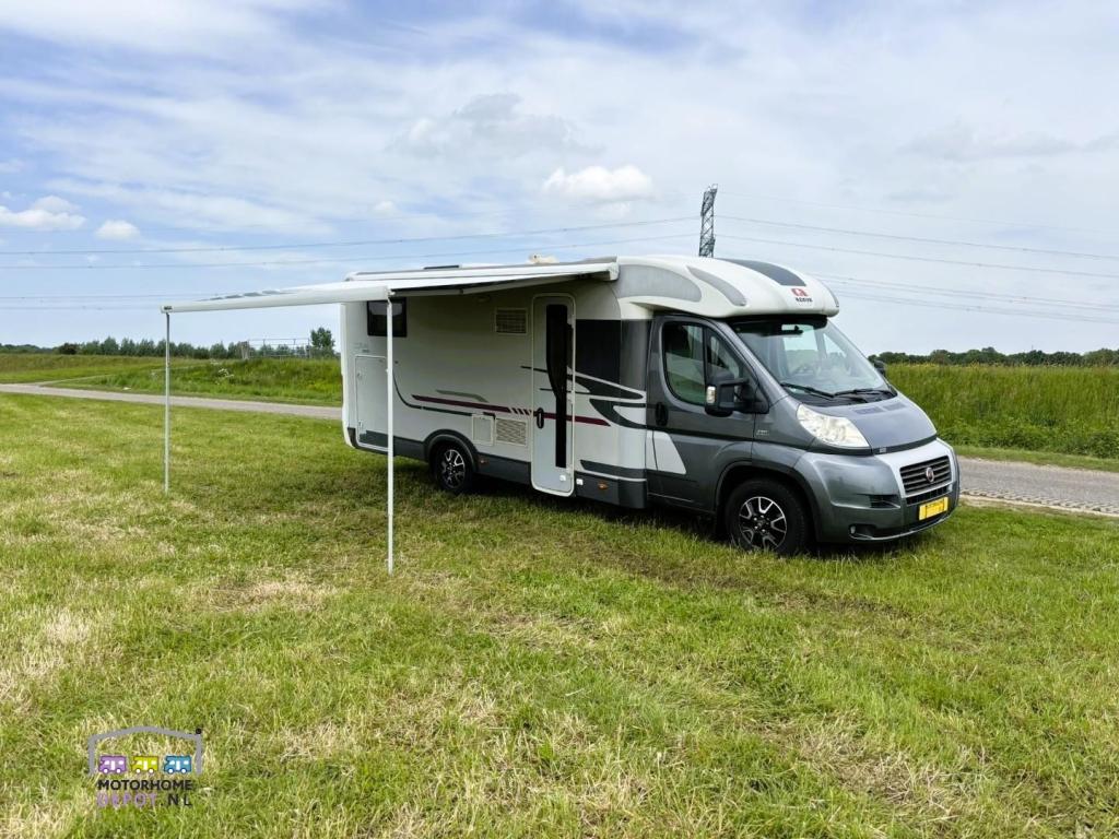 Adria Coral S 670 SL | 2011 | Lengte bedden | Org. NL, Niet ingevuld, Afzuigkap, Ringverwarming, Fiat