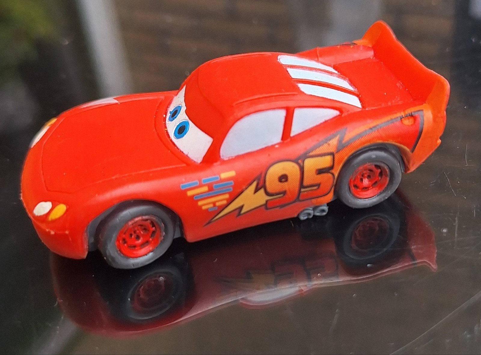 Disney cars autootje gegoten (hand painted), Ophalen of Verzenden, Auto