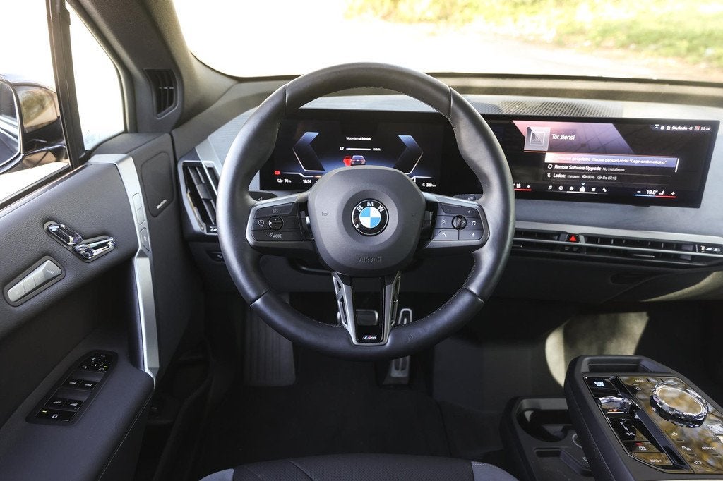 BMW iX xDrive60 M Sport / Panaromadak / Comfort Access / Sto, Auto's, BMW, Met garantie (alle), Zwart, Vierwielaandrijving, 2480 kg