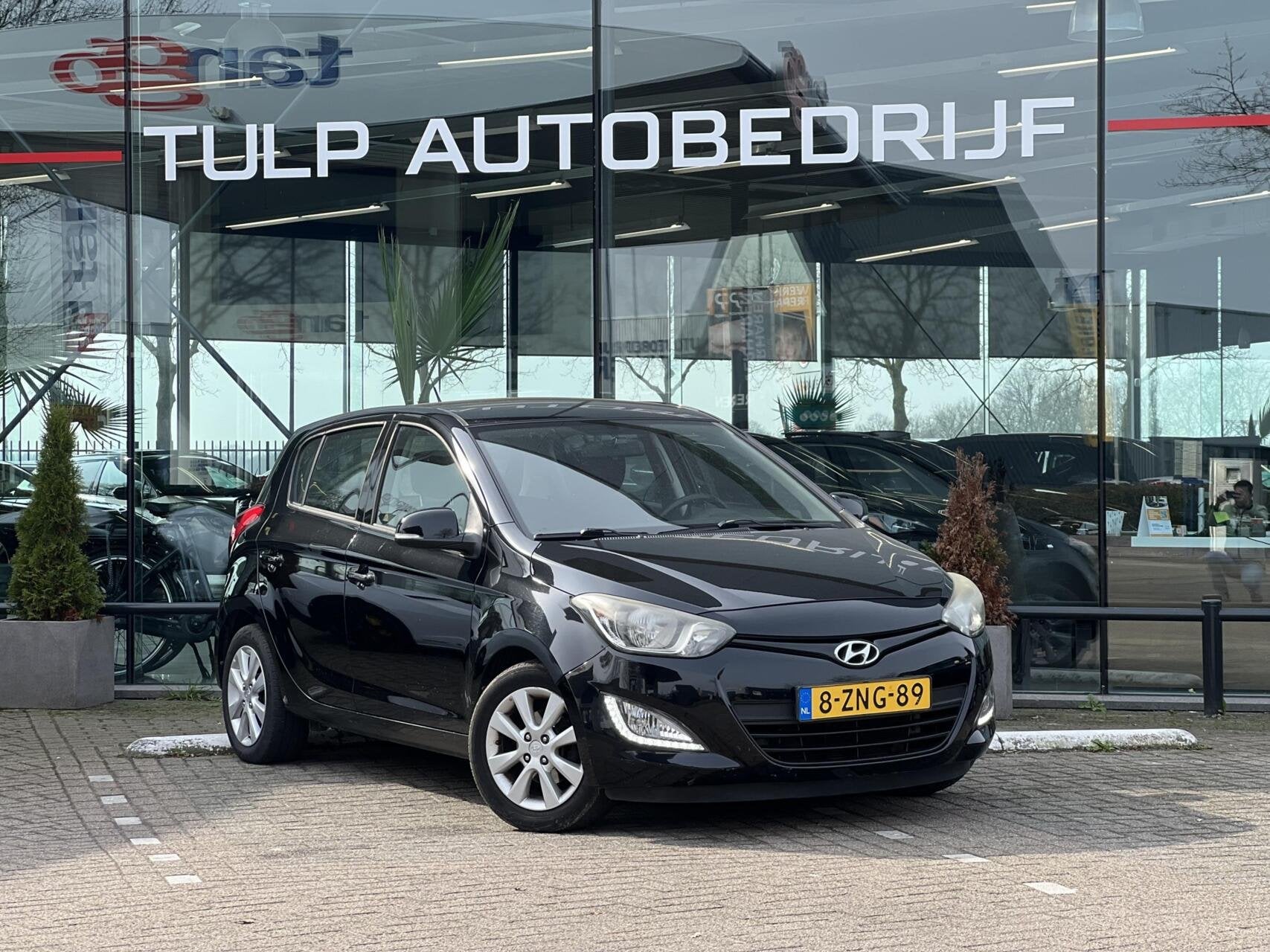 Hyundai i20 1.2i i-Deal 5Deurs Airco Radio/CD/Bluetooth, Auto's, Euro 5, Gebruikt, 4 cilinders, Zwart