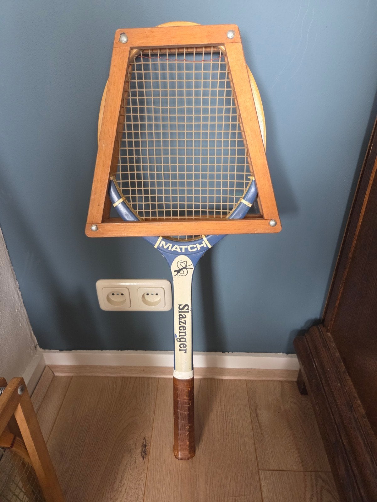 Slazenger vintage tennisracket in houten houder, Sport en Fitness, Tennis, Ophalen, Gebruikt, Racket, Overige merken