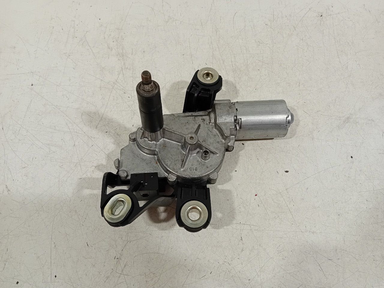 Ruitenwissermotor achter Volkswagen Golf, Onderdelen@venauto.nl, Van der Ven Autorecycling B.V., Gebruikt, Ettenseweg 76, 4706 PB Roosendaal, The Netherlands