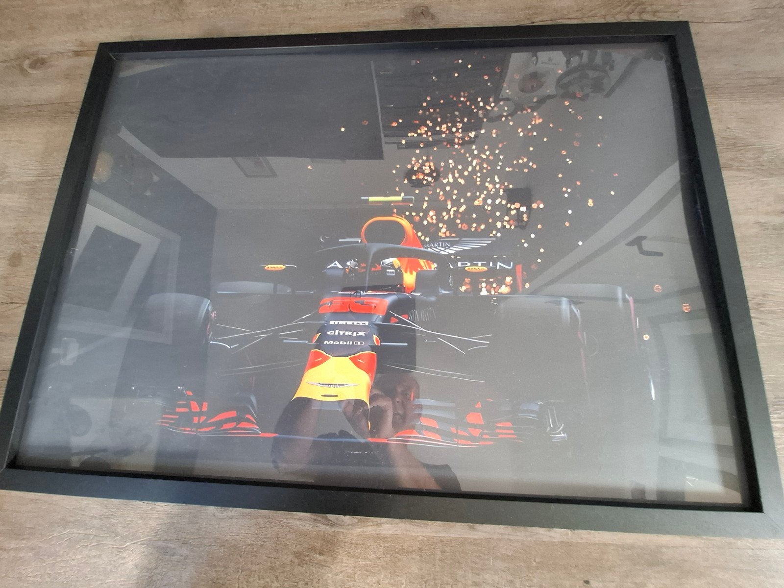 Formule 1 Red Bull poster in fotolijst - 73x53 cm, Ophalen, 50 – 75, Gebruikt, Foto of Poster