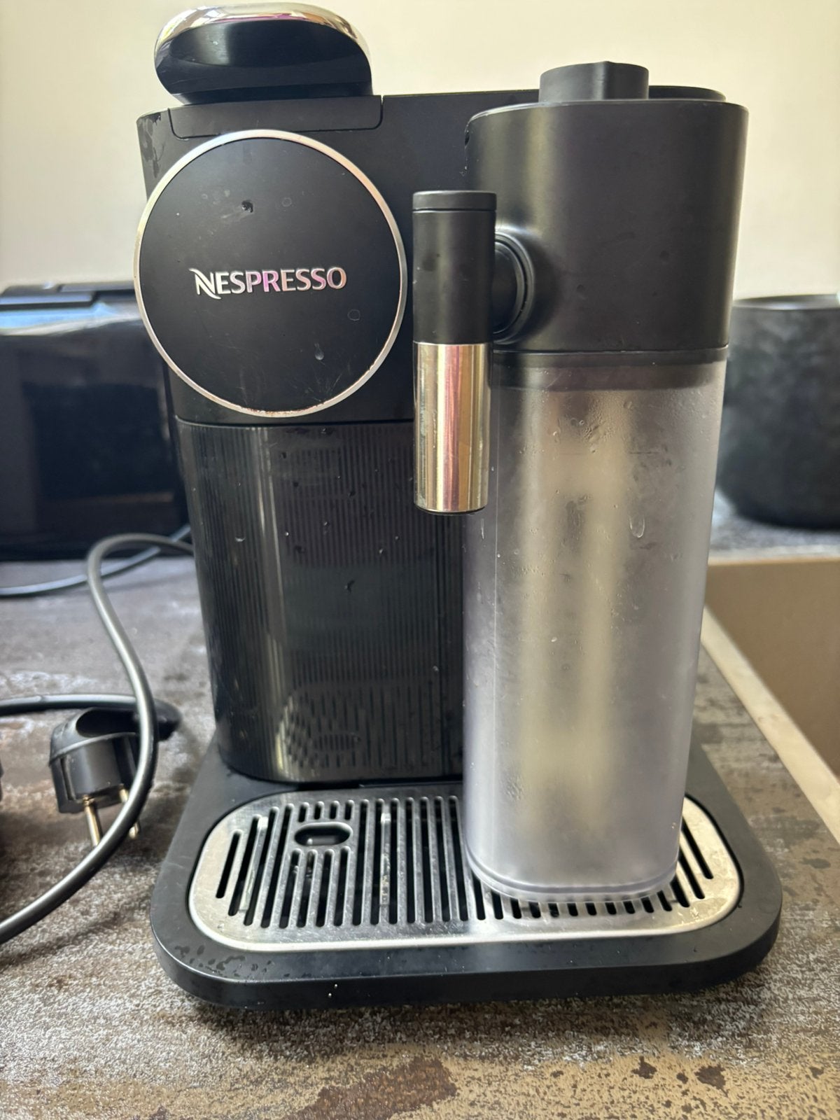 Nespresso delonghi cups apparaat ( opschuimer stuk), Ophalen, Gebruikt, Koffiemachine, 4 tot 10 kopjes
