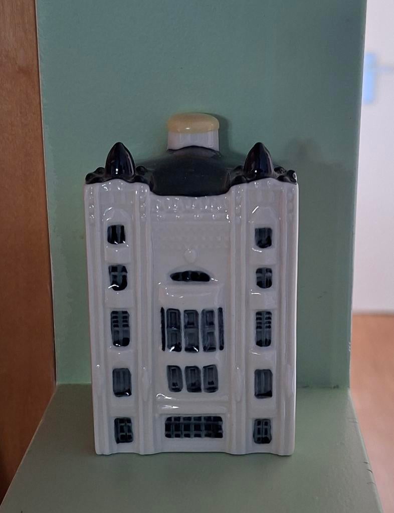 KLM huisje nr 102, Ophalen of Verzenden, Zo goed als nieuw, Gevuld