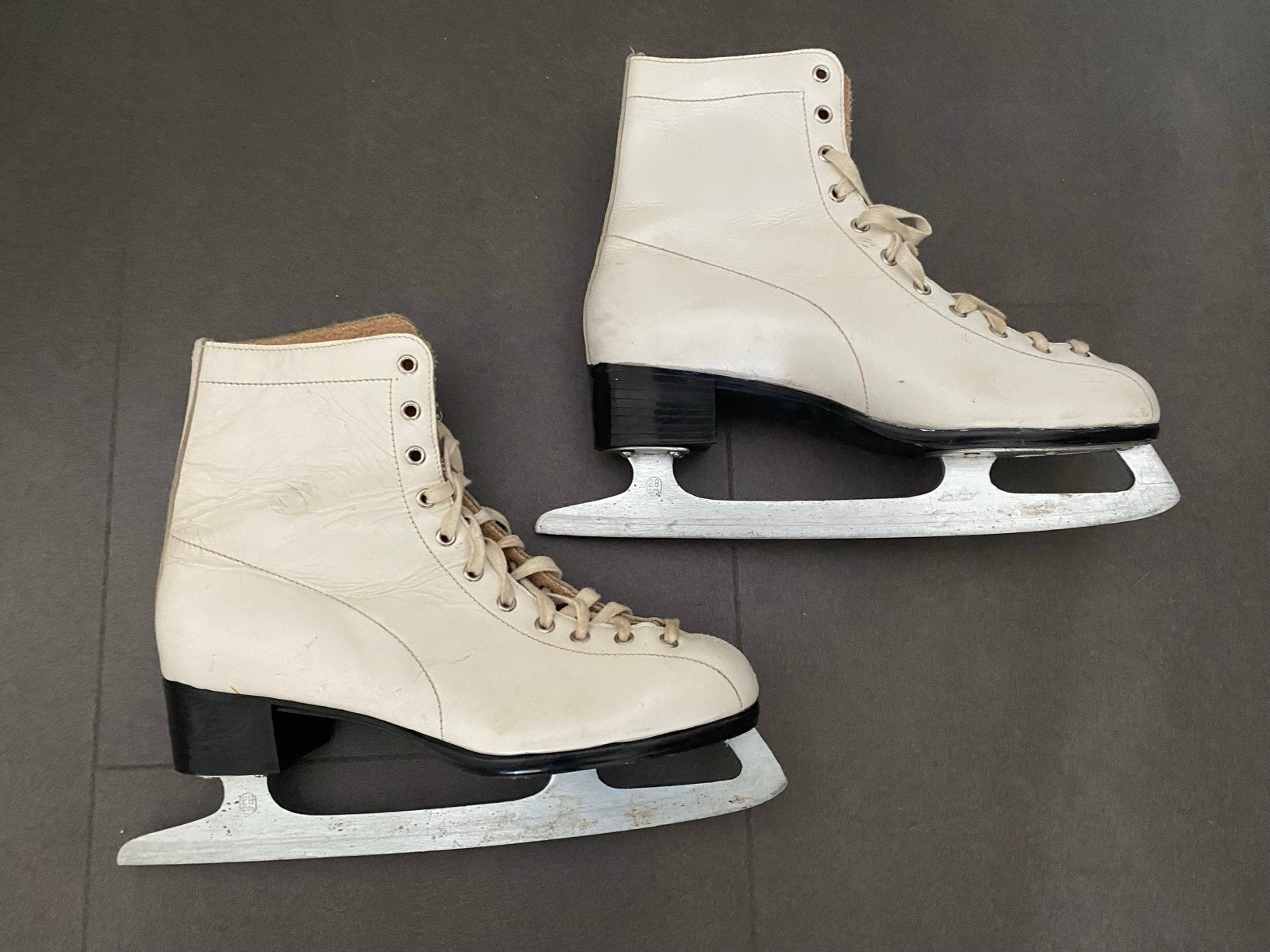 Oude dames schaatsen, Sport en Fitness, Ophalen, Gebruikt, Overige typen