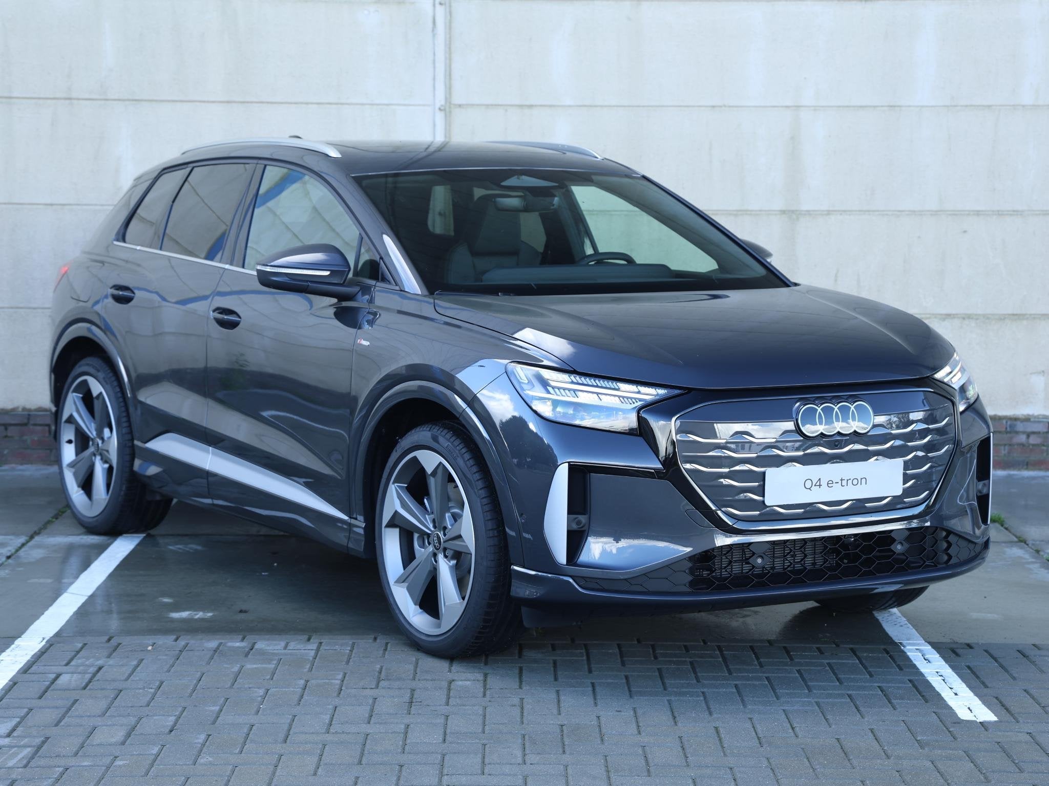 Audi Q4 e-tron S edition 82 kWh 286 PK SUV | Tech plus pakke, Auto's, Automaat, Achterwielaandrijving, 510 min, Zwart
