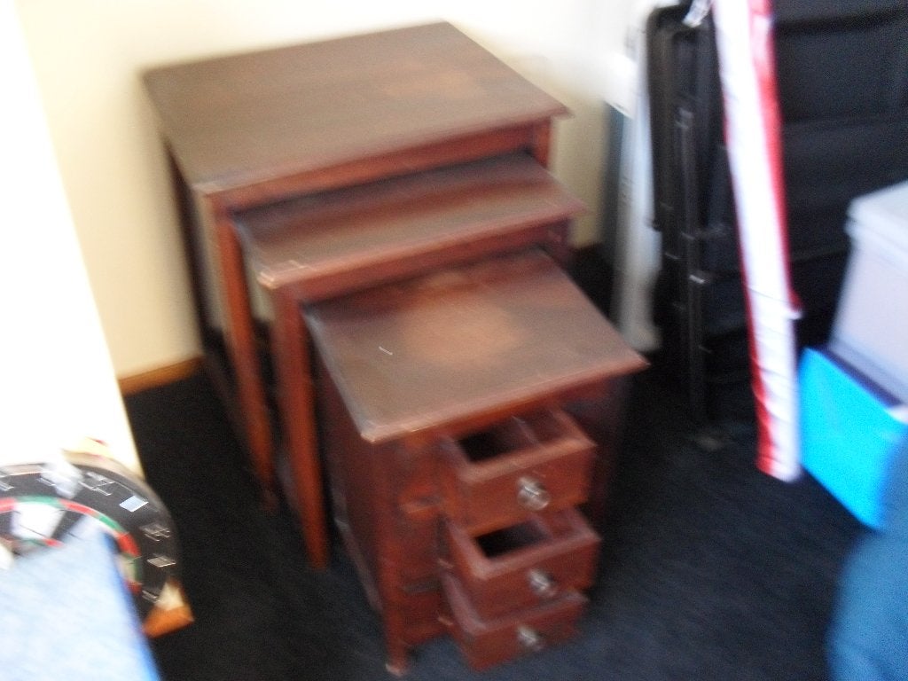 Te koop 3 bijzettafels coloniaal, Huis en Inrichting, Gebruikt, Vierkant, 55 tot 75 cm, Coloniaal