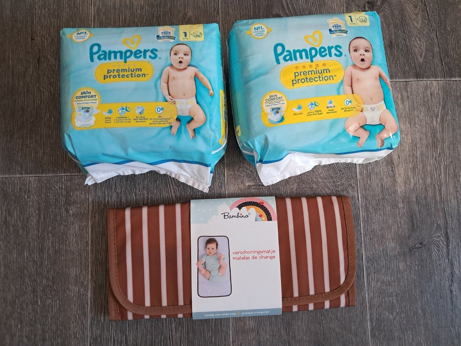 2 pakken Pampers maat 1 + nieuw Bambino verschoningsmatje, Ophalen of Verzenden
