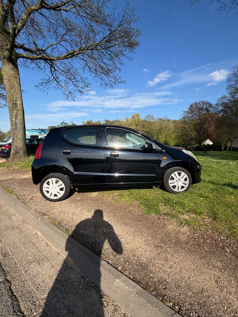 Nissan Pixo 1.0 50KW 5D 2011 Zwart, Auto's, Voorwielaandrijving, 200 kg, 4 stoelen, Origineel Nederlands