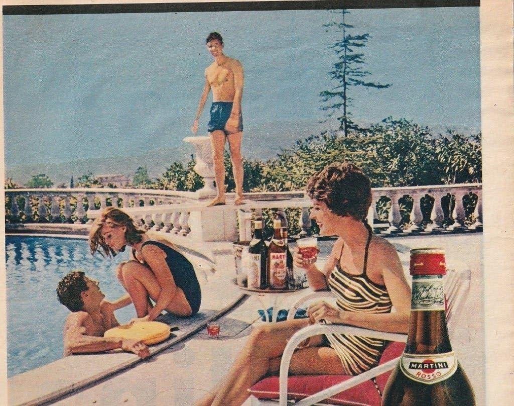 retro reclame 1963 Martini vermouth mensen in zwemkleding, Verzamelen, Verzenden, Overige typen