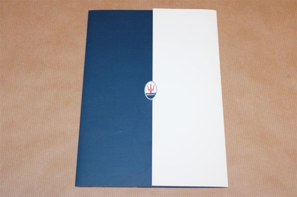 2 reclamemappen Maserati Quattroporte / 3200 GT, Ophalen of Verzenden, Zo goed als nieuw, Overige merken