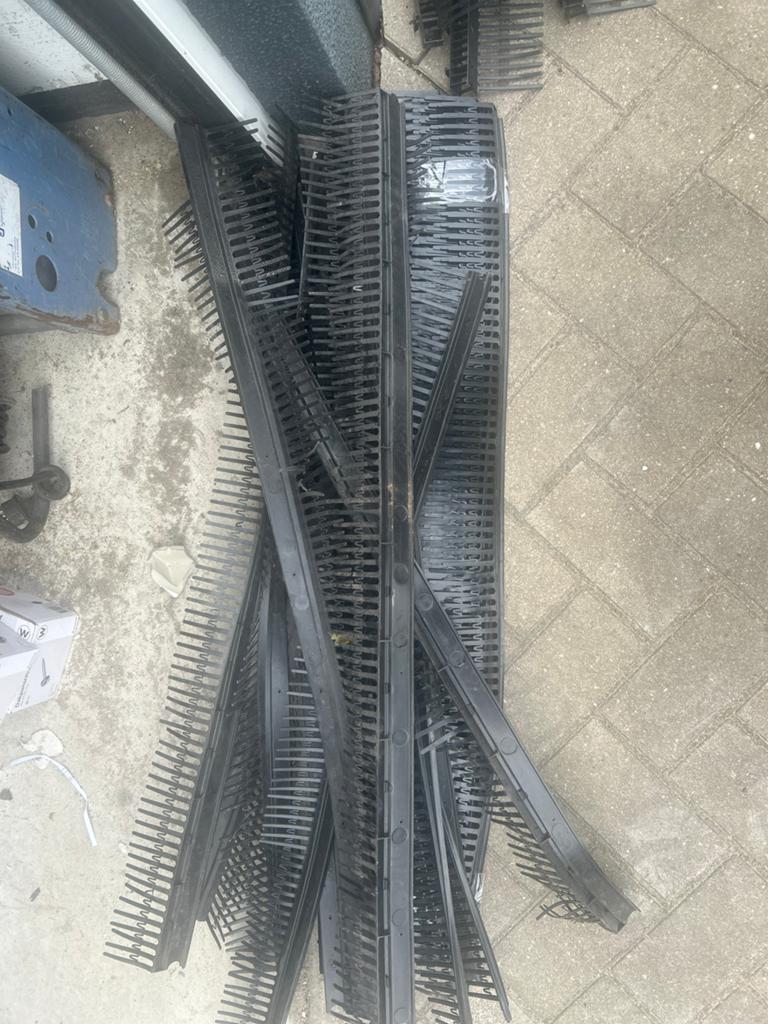 53 stuks vogelschroten - Dakrandbescherming, Doe-het-zelf en Verbouw, Ophalen, Nieuw