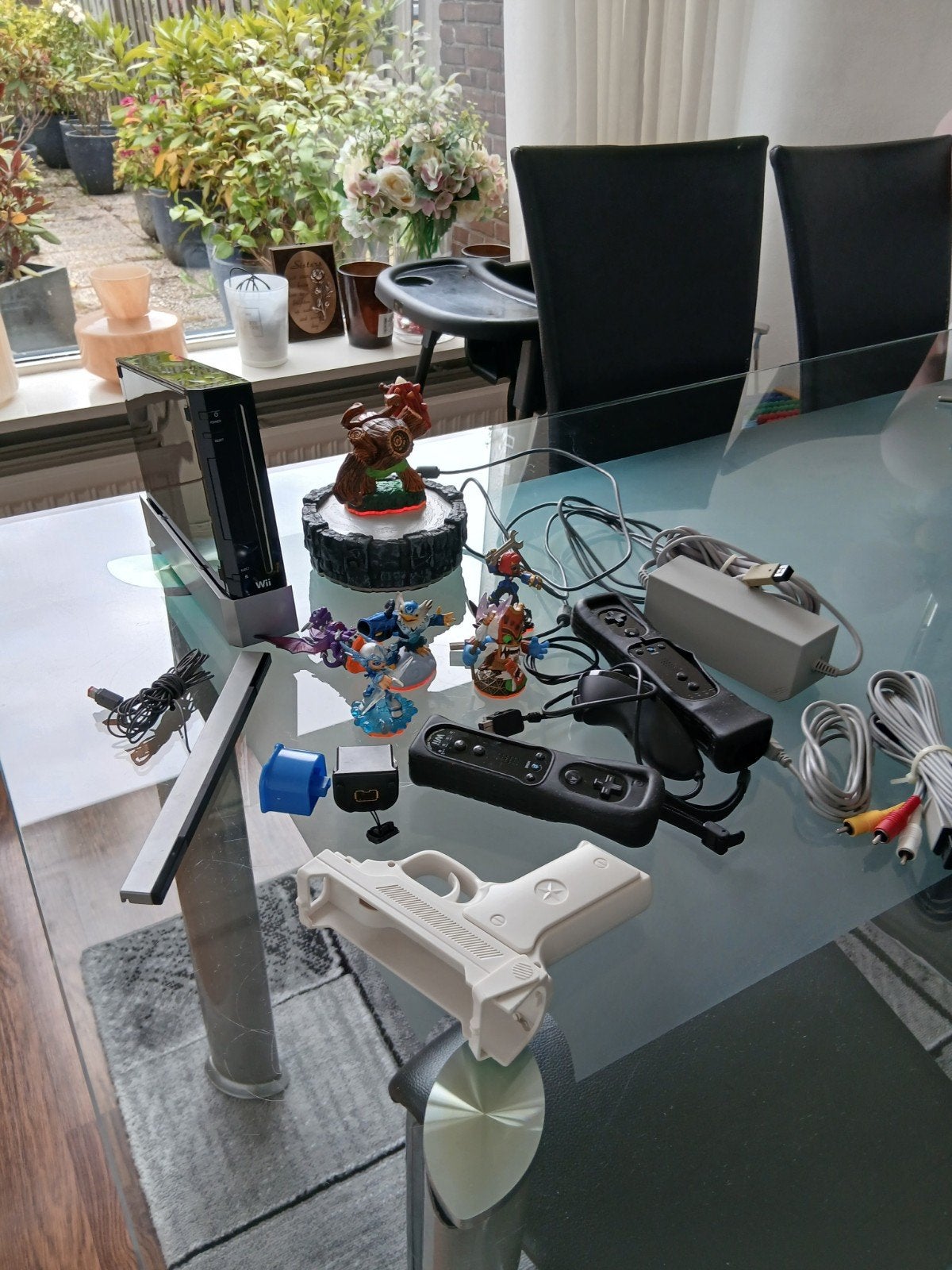 Wii console met controllers en Skylanders figuren, Ophalen of Verzenden, Gebruikt, Met 2 controllers, Met games
