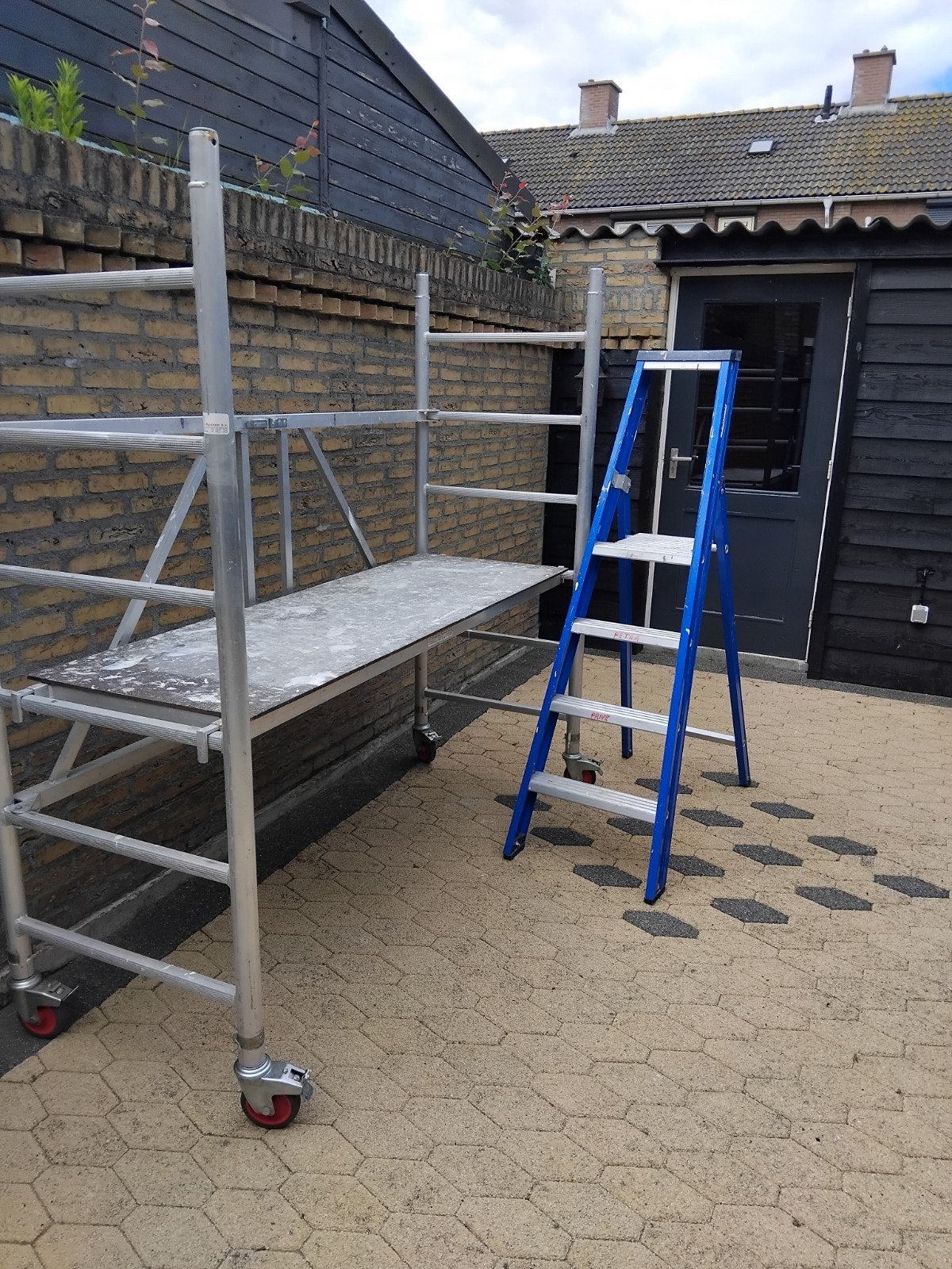 een kamersteiger plus 4 trede trap, Doe-het-zelf en Verbouw, Steigers, Ophalen, Zo goed als nieuw, Rolsteiger of Kamersteiger