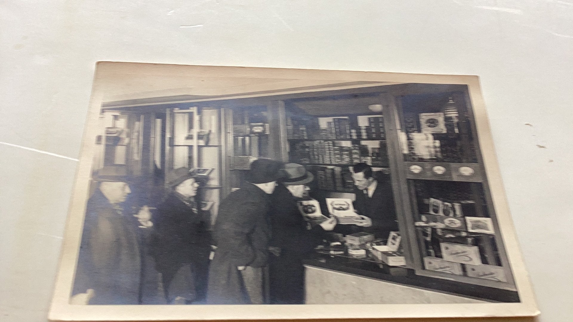 Sigaren winkel in Amsterdam echte foto 9x14 cm, Ophalen of Verzenden, Voor 1940, Zo goed als nieuw