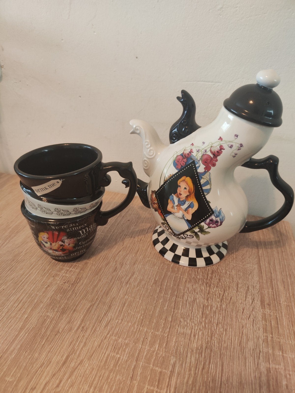 Disney Parks Alice in Wonderland theepot met kopje, Overige merken, Keramiek, Nieuw, Ophalen of Verzenden