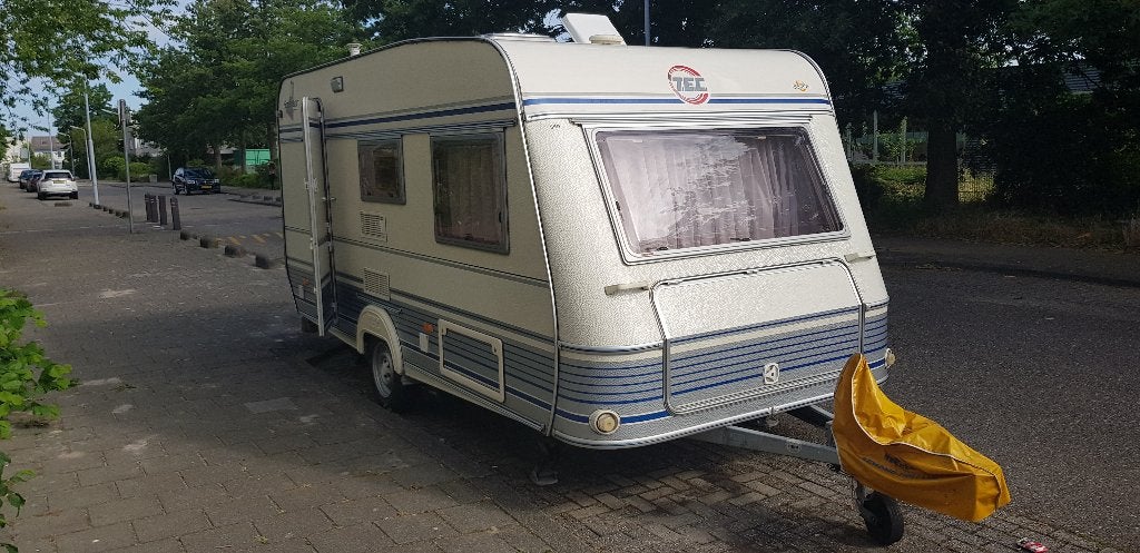 Caravan TEC TE 450 Sprinter, tijdelijk gestald in Italië., T.E.C., Dwarsbed, Treinzit, 750 - 1000 kg