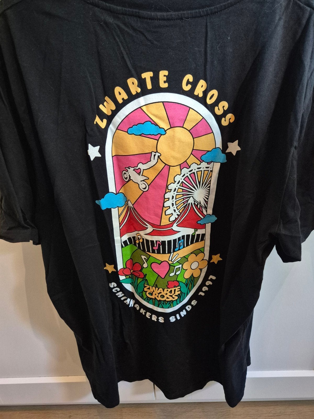 Zwarte Cross T-shirt XXL - Festival Merchandise, Kleding | Heren, T-shirts, Zwart, Overige maten, Ophalen of Verzenden, Gedragen