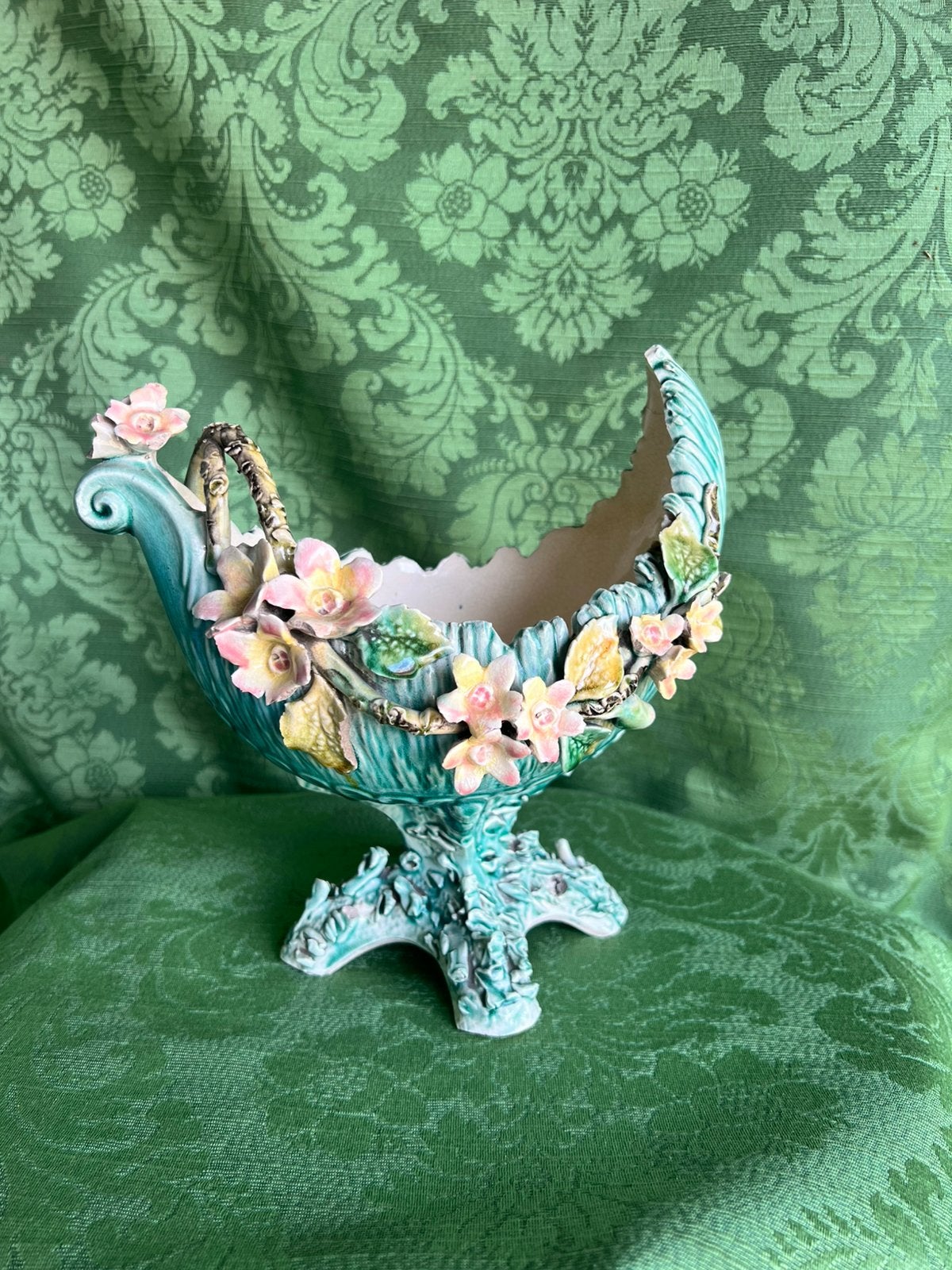 Antieke majolica jardinière / siercachepot met bloemen, Antiek en Kunst, Ophalen