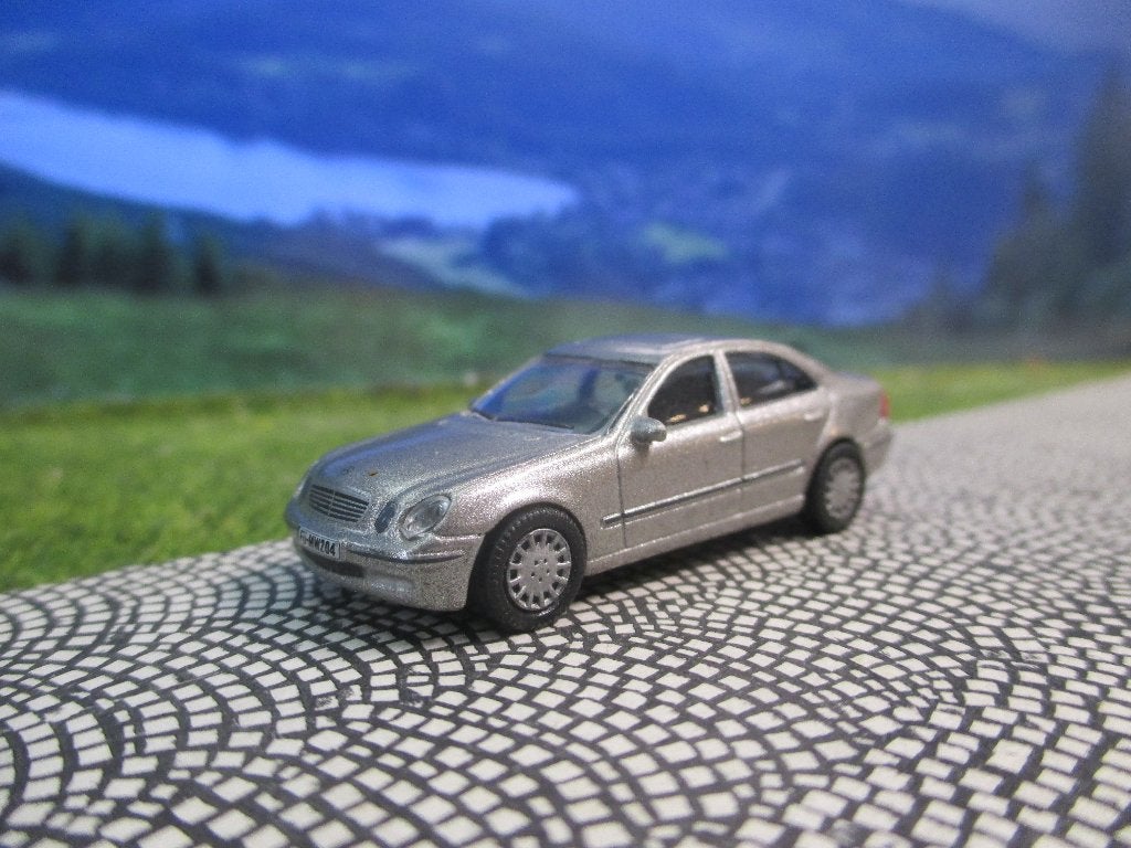 Mercedes Benz W203 C-Klasse - Schuco zilvergrijsmetallic, Hobby en Vrije tijd, Modelauto's | 1:87, Zo goed als nieuw, Auto, Schuco