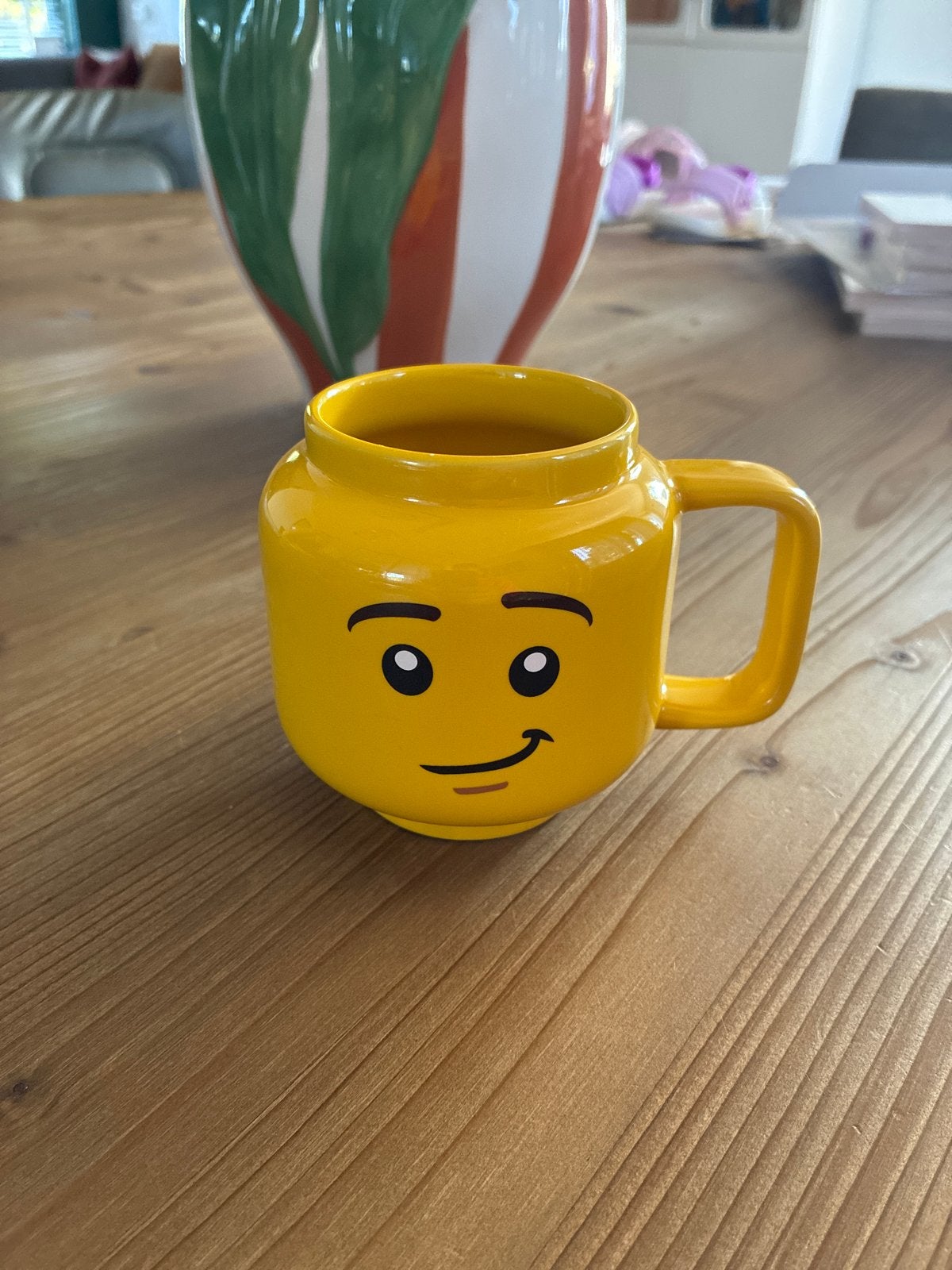 Gele Lego mok met gezichtje - Zo goed als nieuw, Overige typen, Geel, Ophalen of Verzenden, Zo goed als nieuw