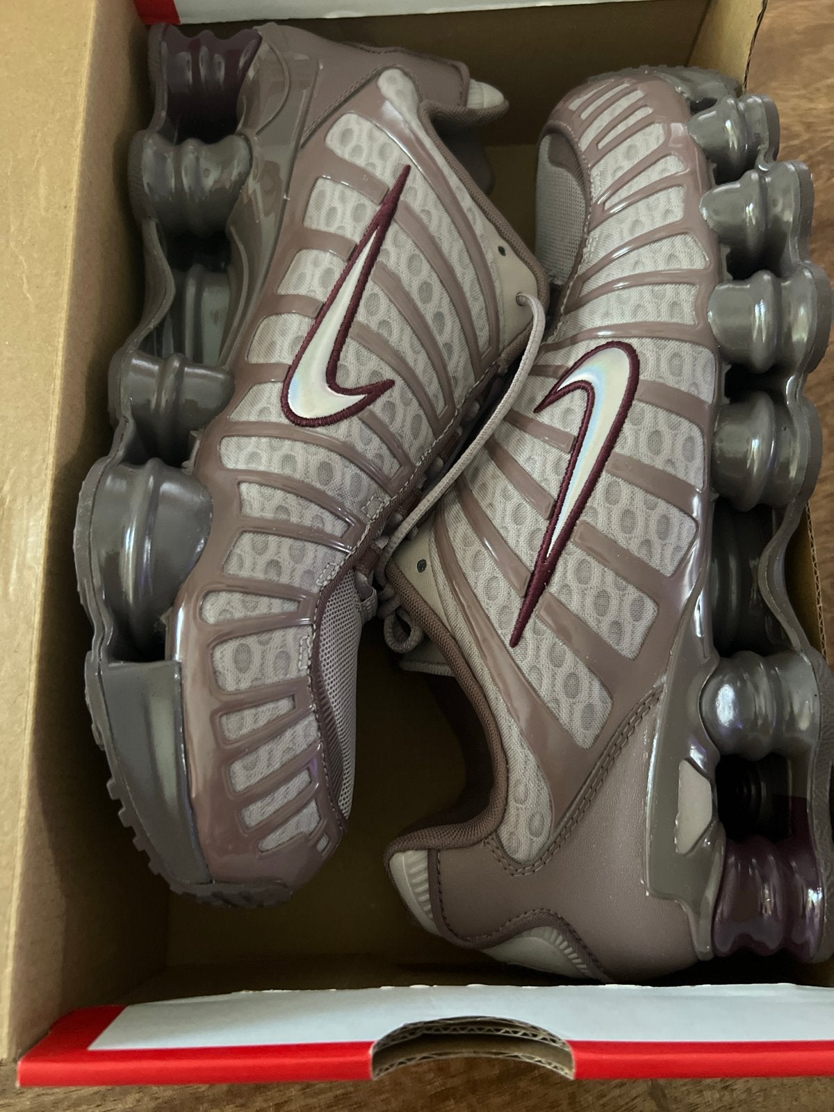 Nike Shox TL 43 Unisex pumicr Maroon Nieuw, Ophalen of Verzenden, Nieuw, Rood, Sneakers of Gympen