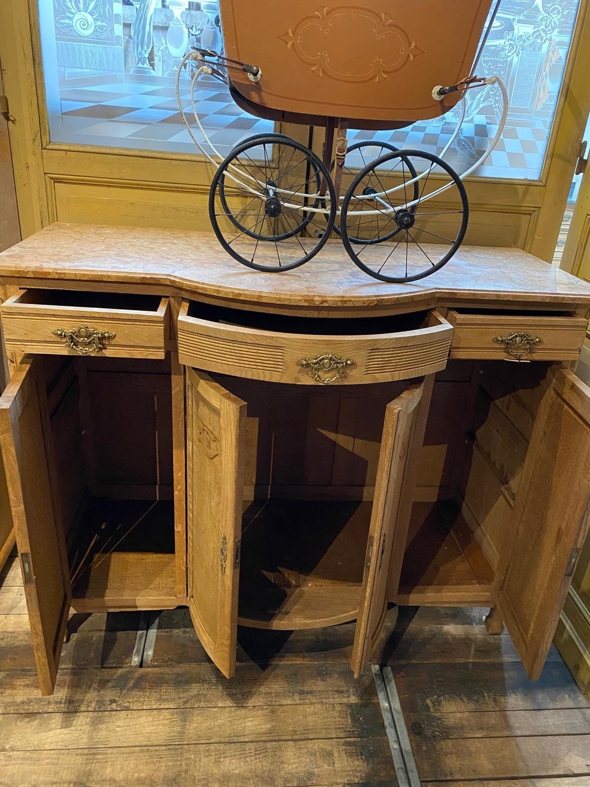 Charmant Frans eiken kast dressoir, Ophalen