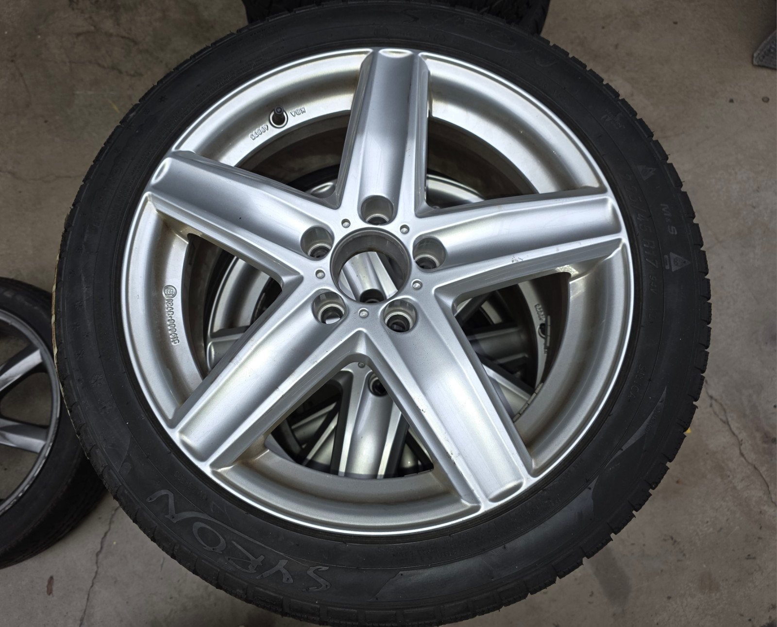 Mercedes C-classe, Dezent velgen met Syron Everest 1+ 225/45, Ophalen, 17 inch, Winterbanden, 225 mm