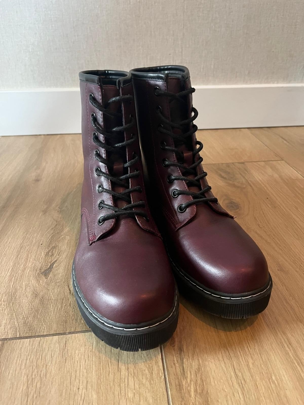 Mooie bordeauxrode schoenen maat 39 van Blue Box, Blue Box, Lage of Enkellaarzen, Nieuw, Ophalen of Verzenden