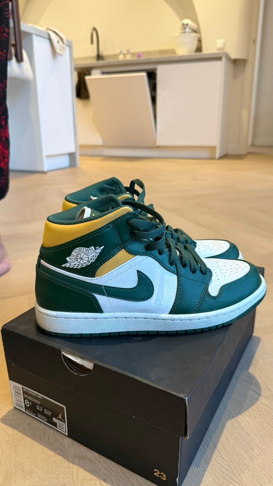 Nike air Jordan 1 MID, Ophalen, Zo goed als nieuw, Overige kleuren
